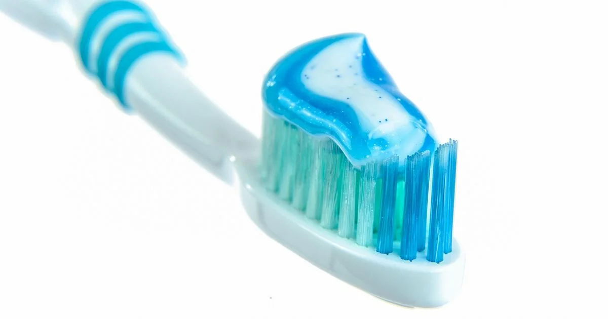 Tongue Cleaner Guide - Cleaning Tips