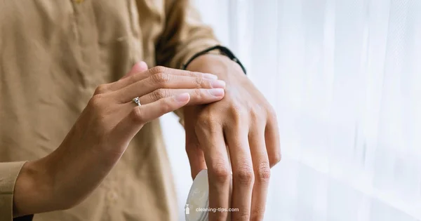 Clear Skin Guide - Cleaning Tips