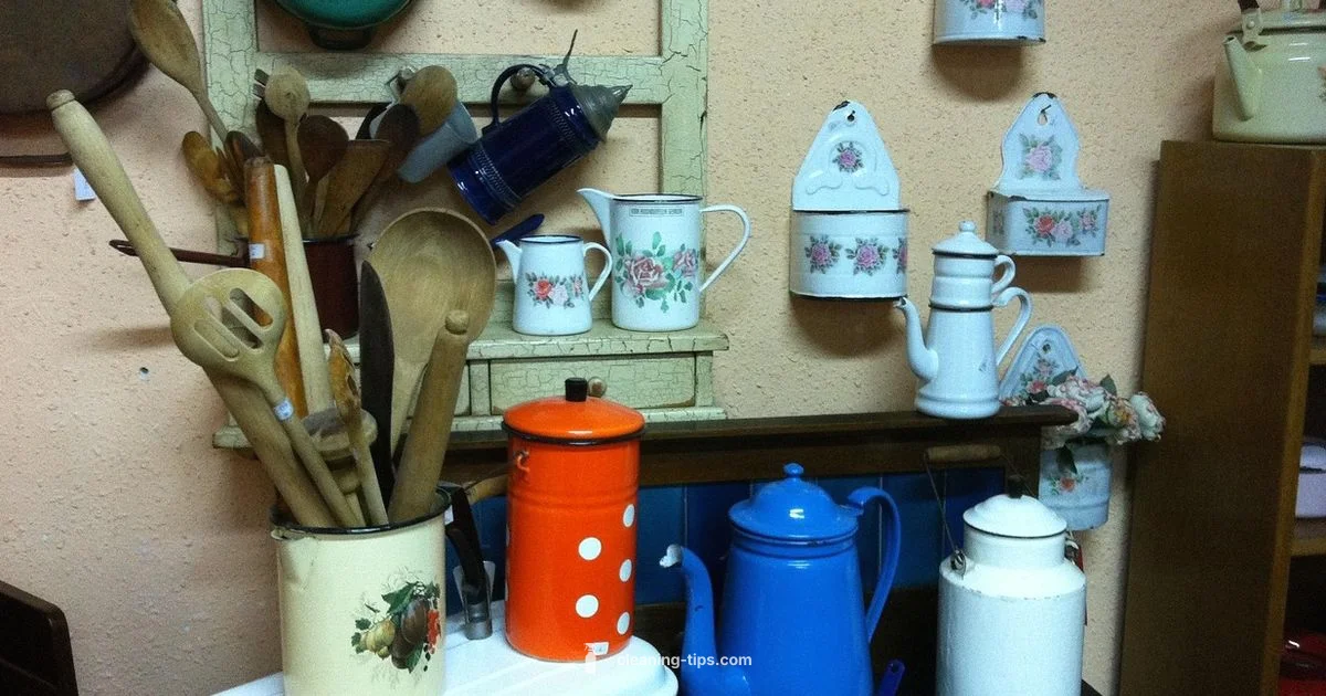 Clean Pots & Pans - Cleaning Tips